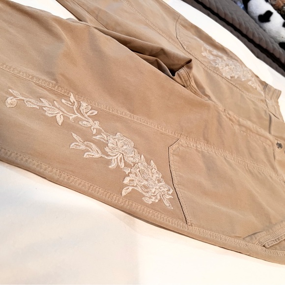 WHBM Prep-A-Pedi Pants - Size 10 - Picture 11 of 13